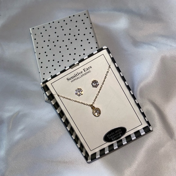 Kohls Sensitive Ears Hypoallergenic Swarovski Crystal Earrings and Necklace Set - Picture 2 of 10